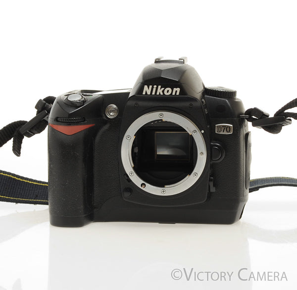 Nikon D70 Digital SLR Camera Body w/ Battery & Charger [EXC]