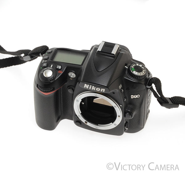 Nikon D90【やや難あり、ショット数31,171枚】 Nikon D90 12.3MP Digital SLR Digital Camera Body ~25014 Shutter Count~