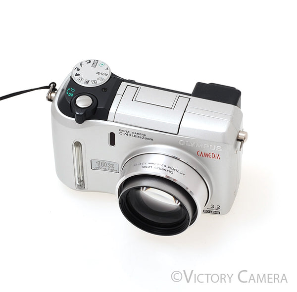 Olympus CAMEDIA C-740 Silver 3.2MP Digital Point And Shoot Camera [EXC