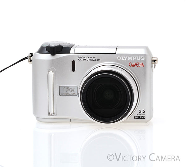 Olympus CAMEDIA C-740 Silver 3.2MP Digital Point And Shoot Camera [EXC