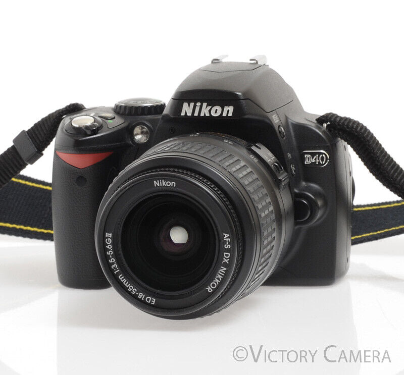 Nikon D40 6.1MP Digital SLR Camera w/ 18-55mm f3.5-5.6G II Zoom Lens -Clean-