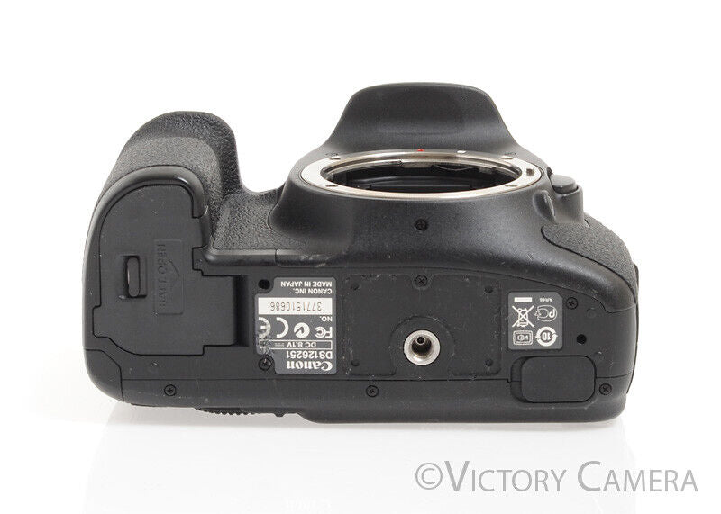 Canon EOS 7D 18MP Digital SLR Body &amp; Charger -Light Wear- - Victory Camera