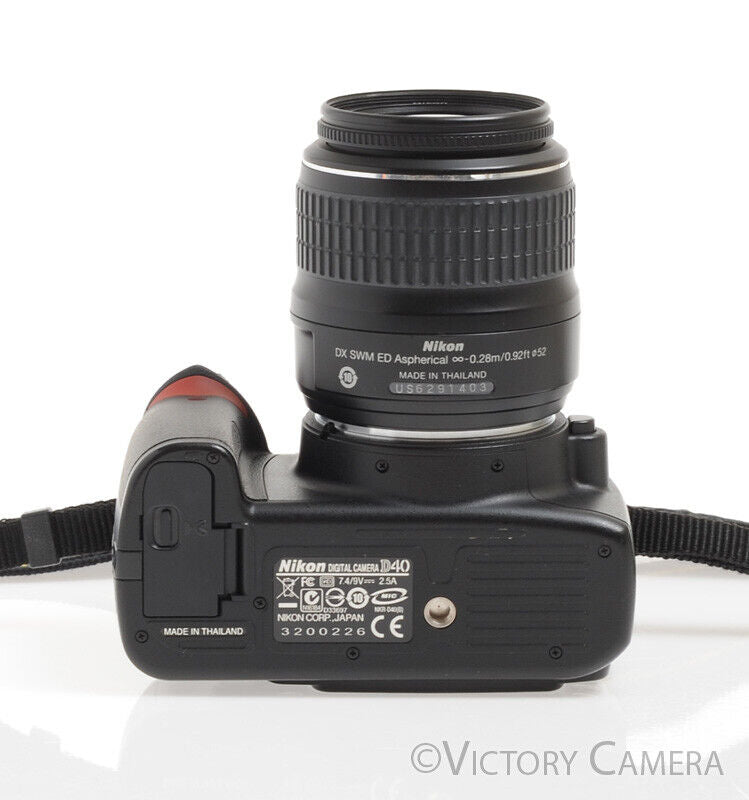 Nikon D40 6.1MP Digital SLR Camera w/ 18-55mm f3.5-5.6G II Zoom Lens -Clean-