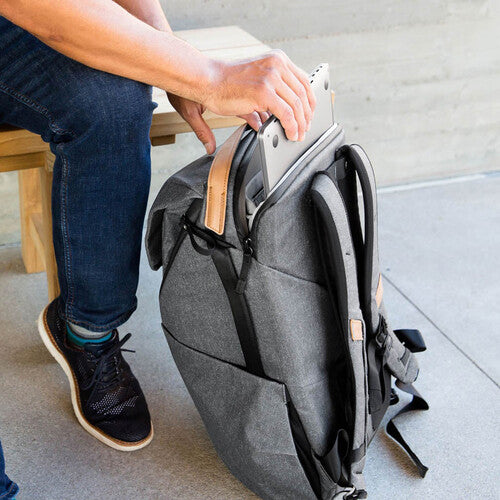 Peak Design Everyday Backpack v2 (Charcoal, 20L) - Victory Camera