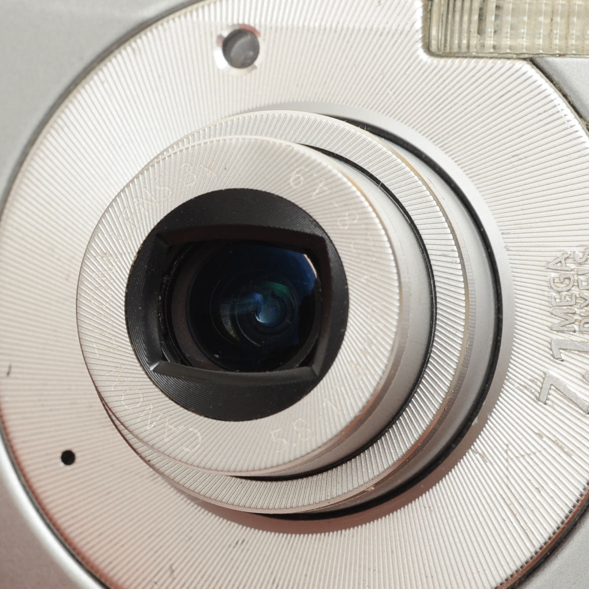 Canon PowerShot SD750 7.1mp Digital Point and Shoot Camera [EXC-] - Victory Camera