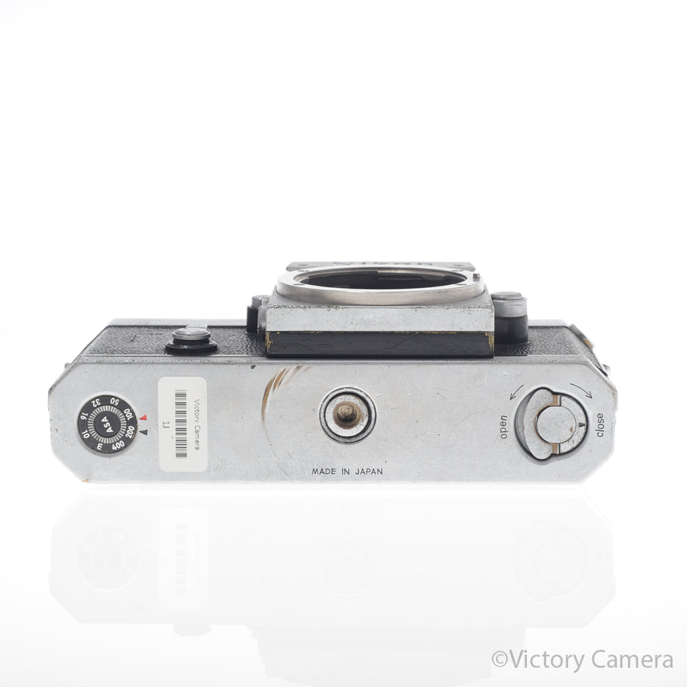 Nikon F Chrome 35mm Camera Body w/ Eye Level Finder [GOOD] image 4