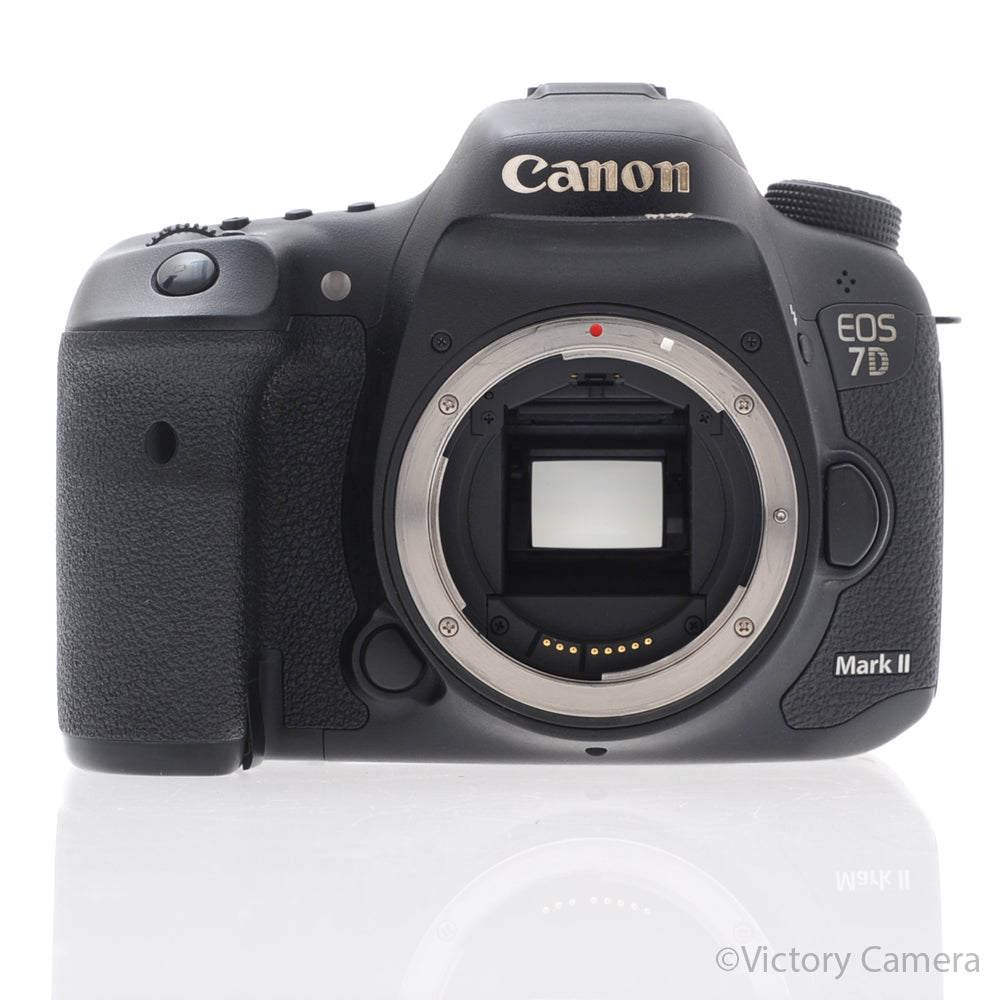 Canon EOS 7D Mark II 20.2MP Digital SLR Camera Body [EXC] image 2