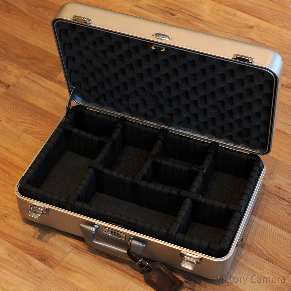 Vintage Zero Halliburton Locking Camera Metal Hard Case 21"x 13" x 6" [EXC-] image 2