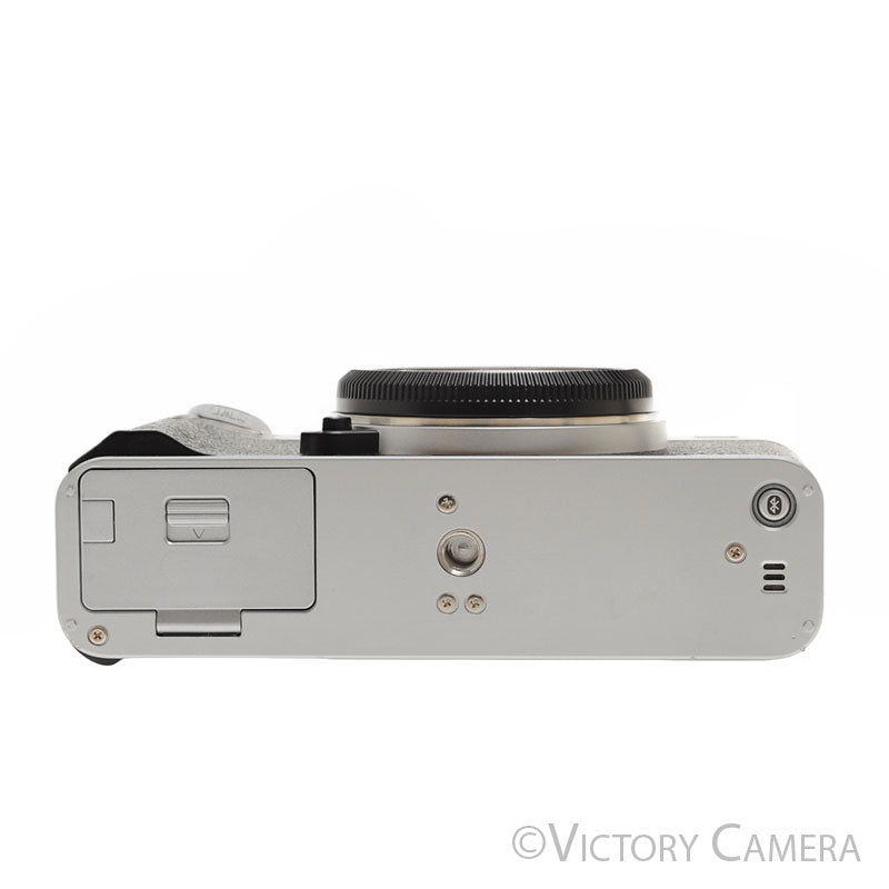 Fuji X-E5 Chrome 40.2MP Mirrorless Camera Body [EXC+] - Victory Camera