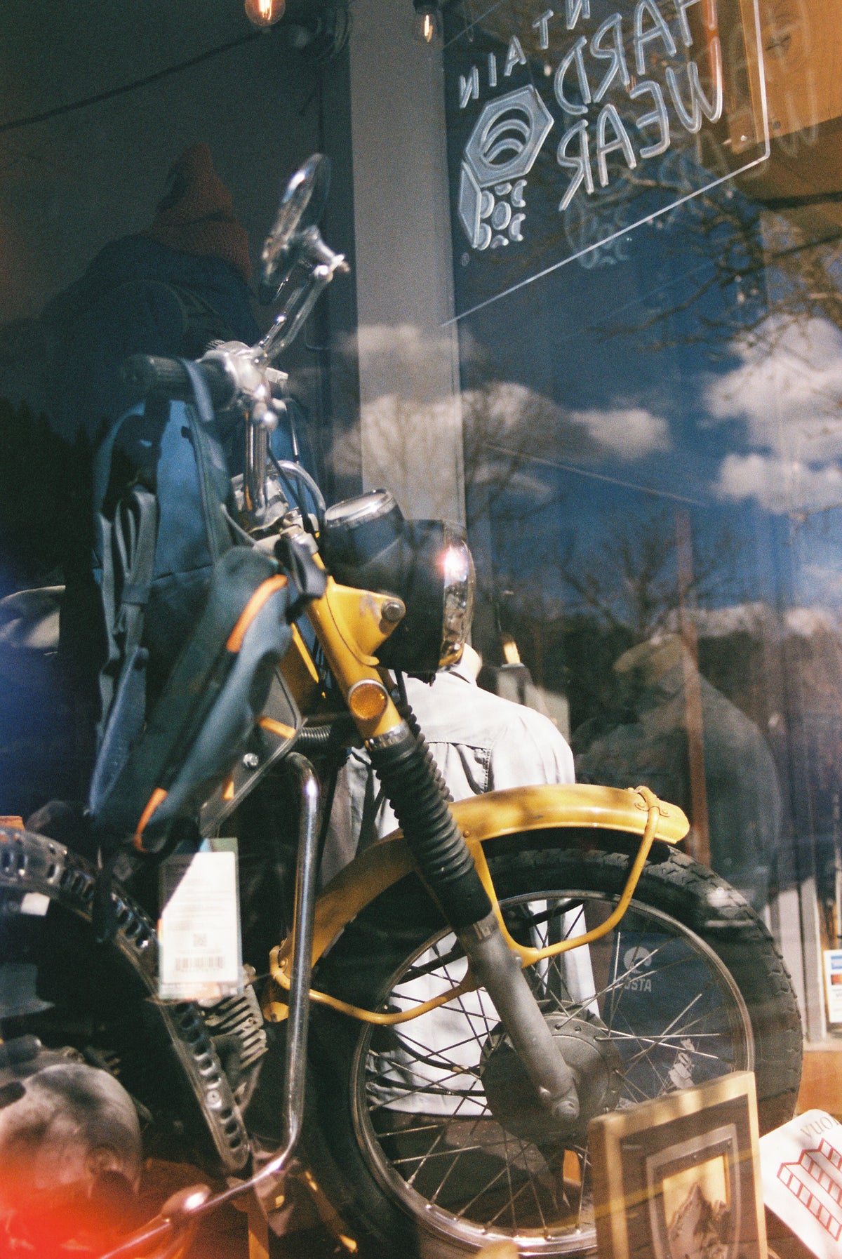 CineStill 400D Dynamic Color Negative Film (35mm Roll Film, 36 Exposures) - Victory Camera