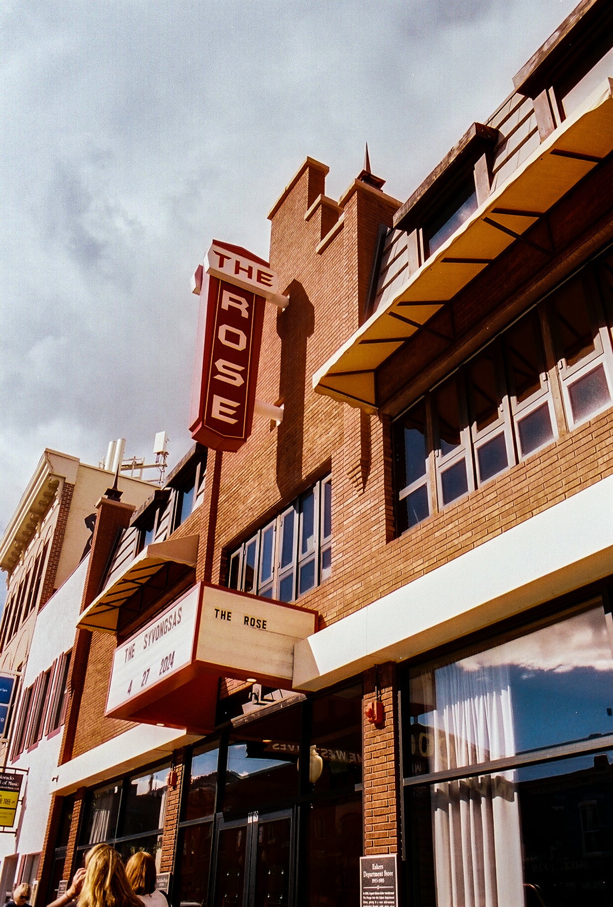 CineStill 400D Dynamic Color Negative Film (35mm Roll Film, 36 Exposures) - Victory Camera