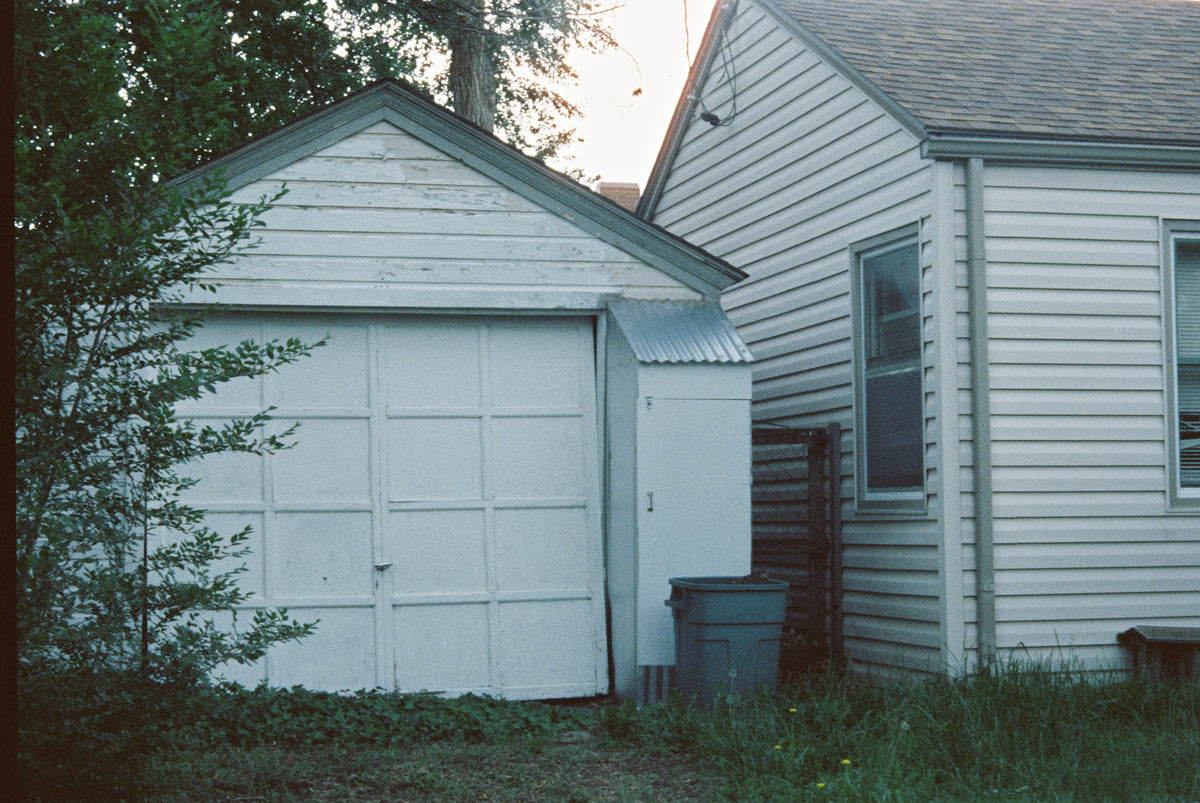 CineStill Film 800T Tungsten Xpro C-41 Color Negative Film (35mm Roll Film, 36 Exposures) - Victory Camera