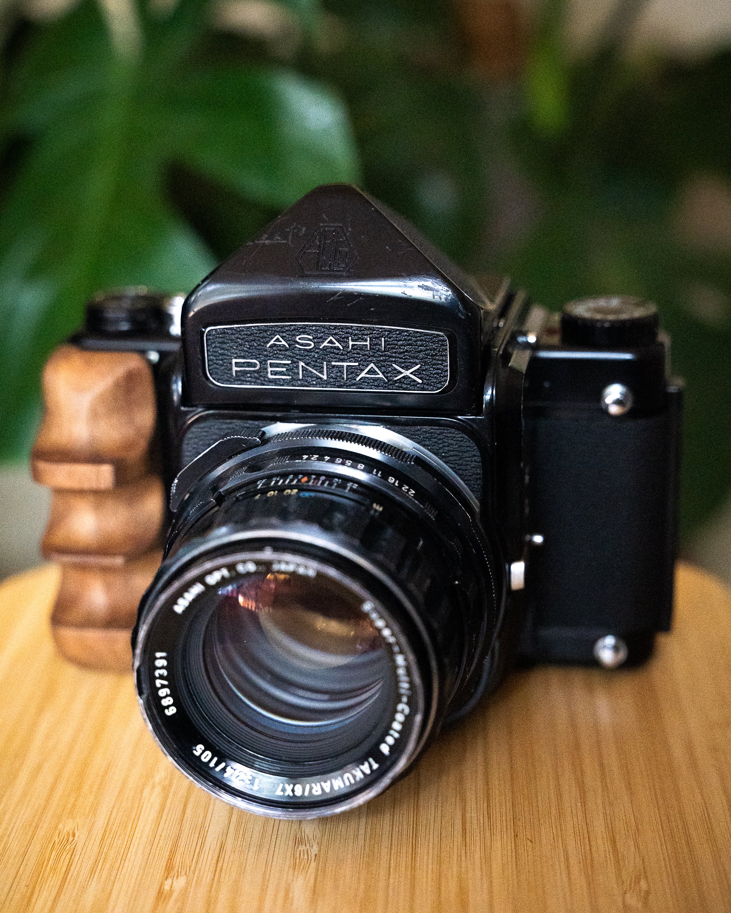 極美品 ペンタックス Pentax 6x7 67 105mm f2.4 5130 Pentax 6x7 67 Camera w/ Standard Non-Metered Prism w/ 105mm f2.4 Lens