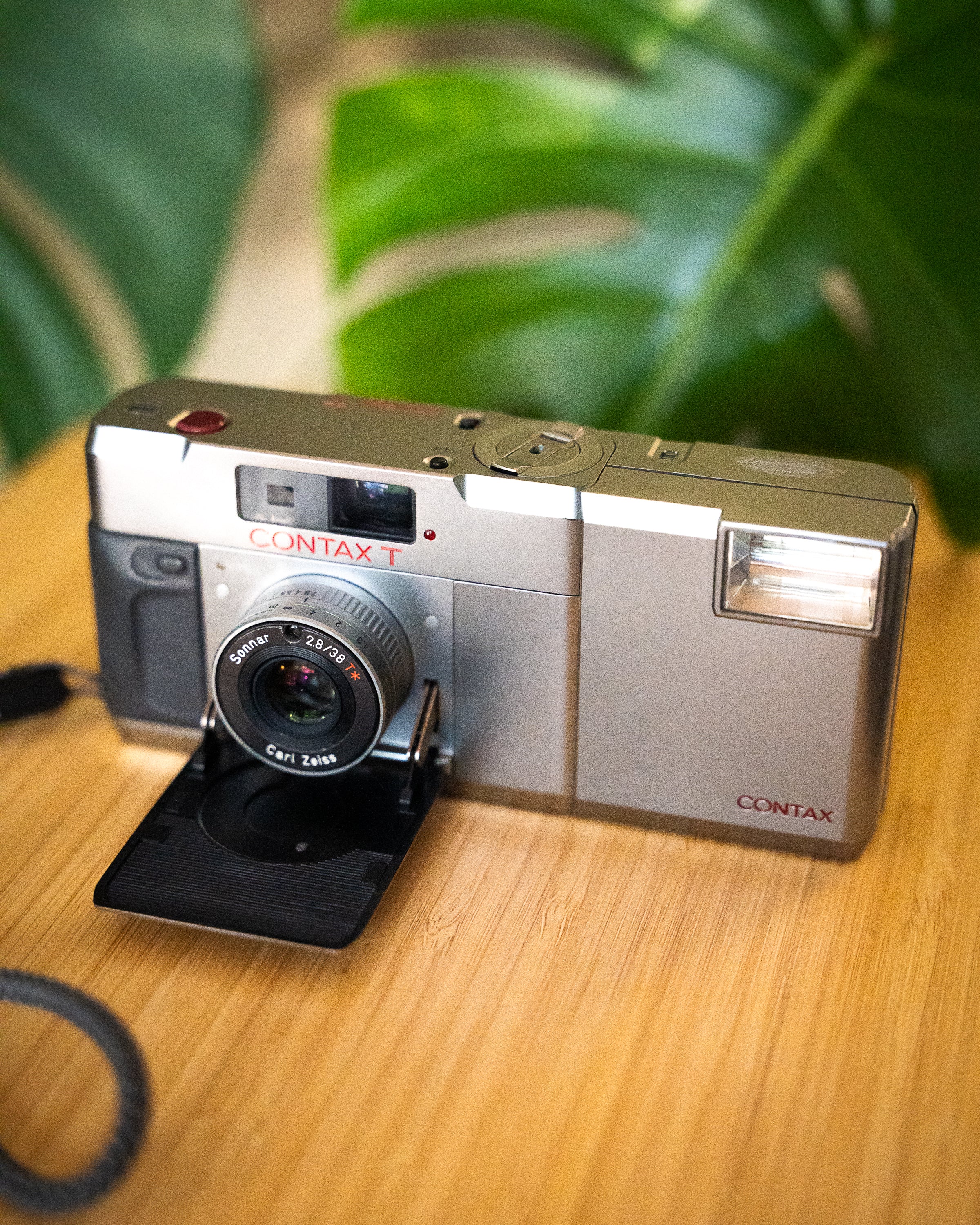 Contax T 35mm Point & Camera w/ 38mm f2.8 T* Sonnar Lens + Flash [EXC]