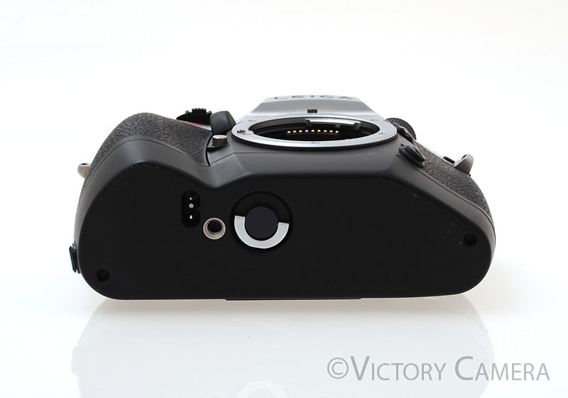 Leica R8 Chrome SLR Film Camera w/ Motor Winder [EXC+] - Victory Camera