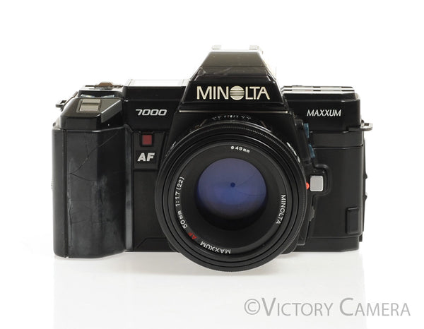 Reflex Minolta Maxxum 7000 35 mm avec objectif 50 mm f1.7 + flash 1800 – New Wave Pool Reflex Minolta Maxxum 7000 35 mm avec objectif 50 mm f1.7 + flash 1800 – New Wave Pool