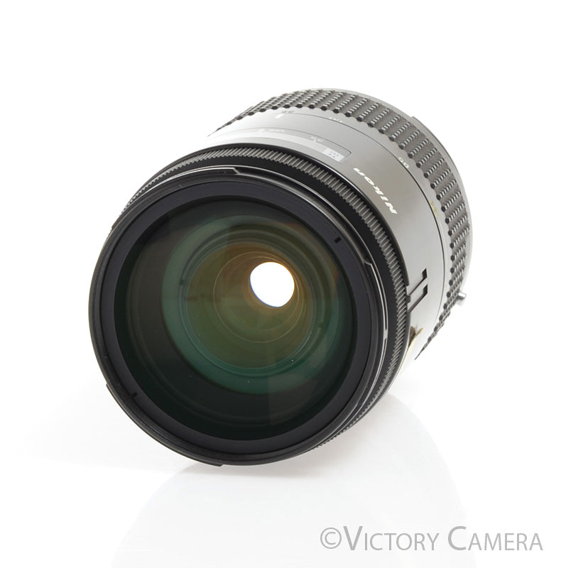 Nikon Nikkor 35-135 mm 1:3,5-4,5 Ai/S Zoom-Objektiv lens an SLR-Kamera Nikon Nikkor 35-135 mm 1:3,5-4,5 Ai/S Zoom-Objektiv lens an SLR-Kamera