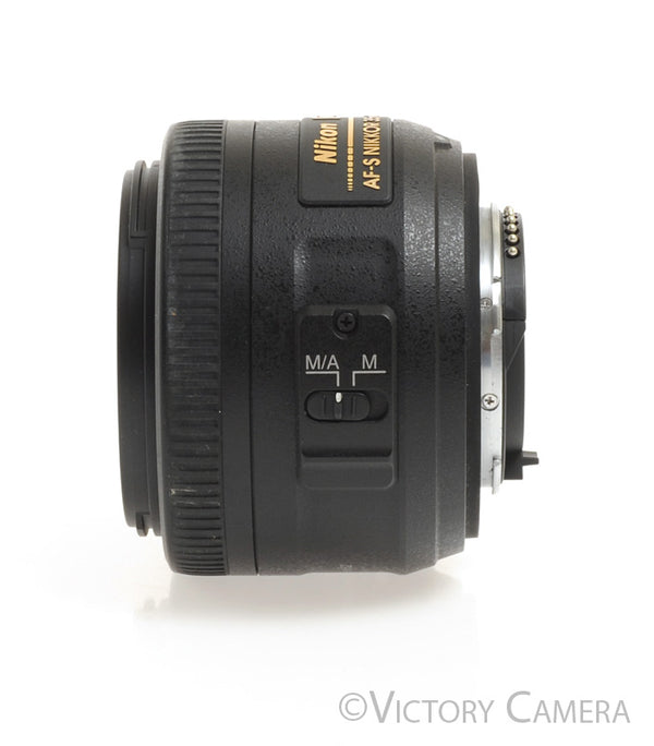 Nikon AF-S DX NIKKOR 35mm F1.8G ｜V172 Amazon.com : Nikon AF-S DX NIKKOR 35mm f/1.8G Lens with Auto