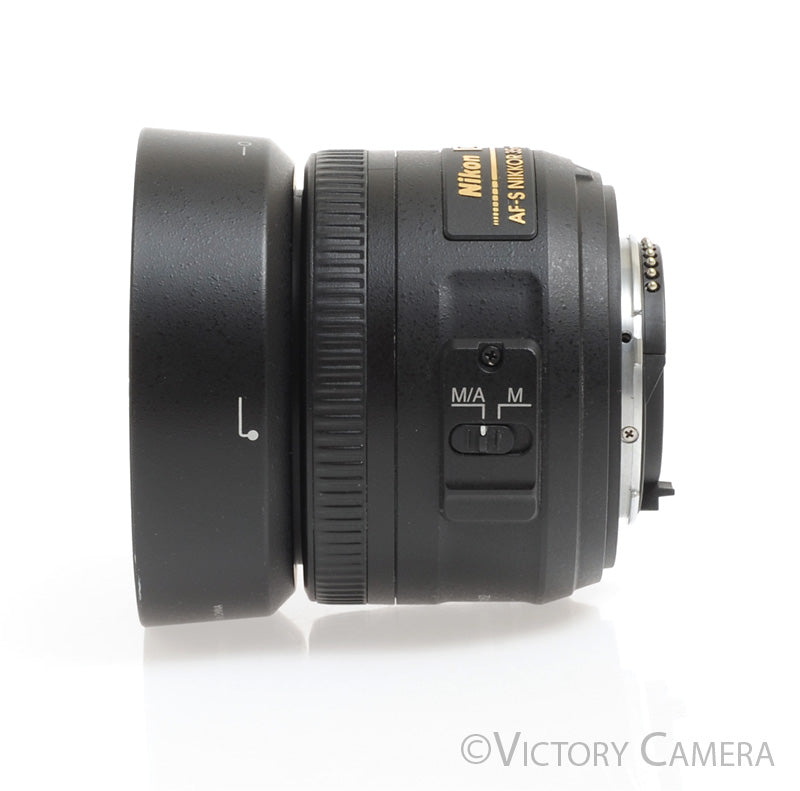 Nikon Nikkor AF-S 35mm f1.8 G DX Wide Angle Prime Lens -Clean w/ Shade- - Victory Camera