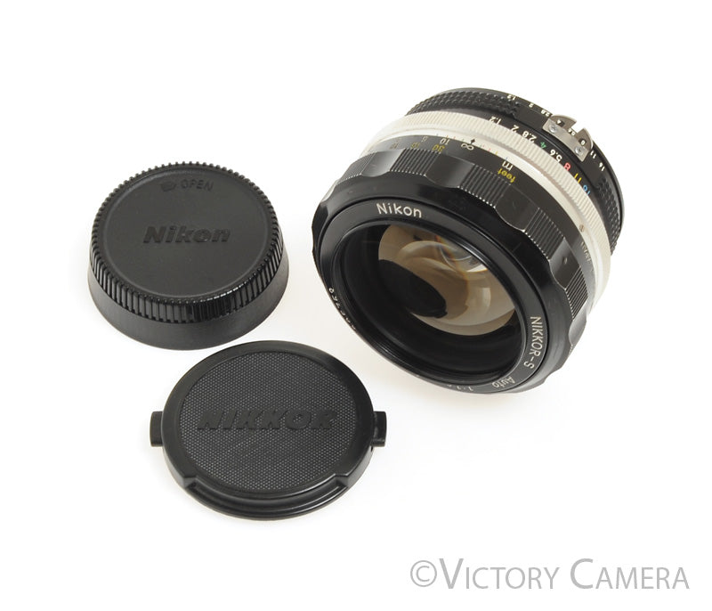 Nikon Nikkor-S.C Auto 55mm f1.2 - a photo on Nikon Nikkor-S.C Auto 55mm f1.2 - a photo on