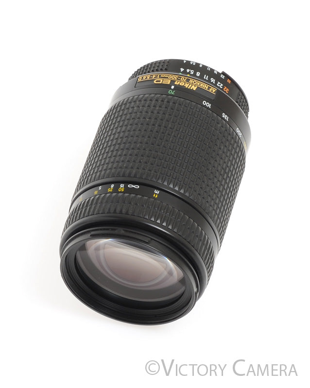 Nikon AF Nikkor 70-300mm f4-5.6 D ED Zoom Lens -Clean w/ Hood-