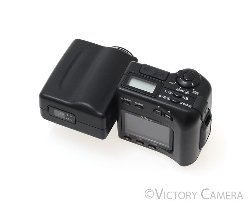 Nikon CoolPix 950 2.1MP Swivel Head Digital Camera Digicam [EXC+] - Victory Camera
