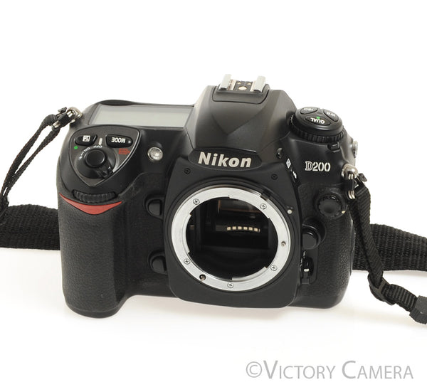 Nikon D200 Digital SLR Camera Body (22,800 Shots) w/ Battery and Charg