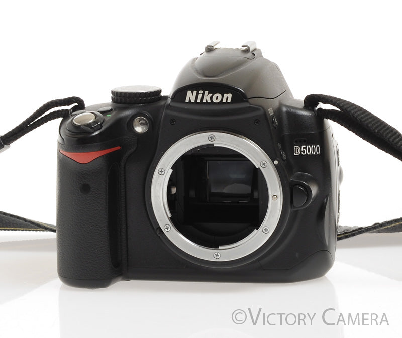 Nikon D5000 12.3MP Digital SLR Camera Body w/ Charger