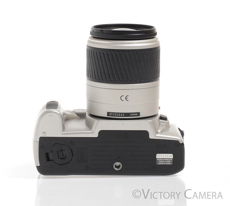Minolta Maxxum 50 Chrome 35mm AF Film Camera / 28-100mm Zoom Lens -Clean-